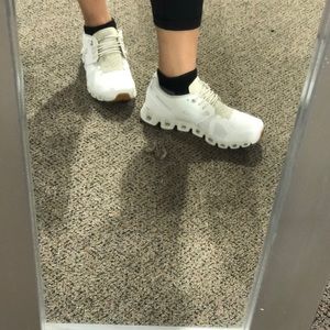 On cloud running shoes x women’s size 6